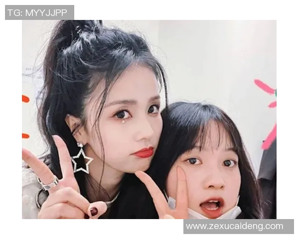 白鹿与足球明星亲密合影展现运动与自然的完美结合